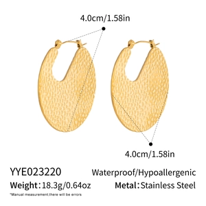 Detailed specs for 18K gold-plated hammered oval hoop earrings in waterproof steel