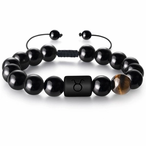 Détail du bracelet tressé du zodiaque Taureau avec pierre œil de tigre et perle mate