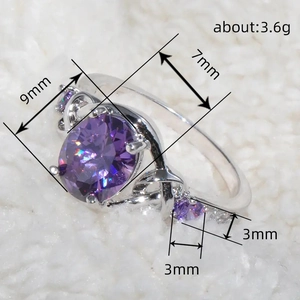 Damenring in Silberoptik mit lila ovalem Edelstein und 3,6g Gewichtsangabe