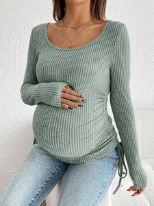 Umstandsmode Langarmshirt in Salbeigrün mit gerafften Seiten und weichem Rippenstrick