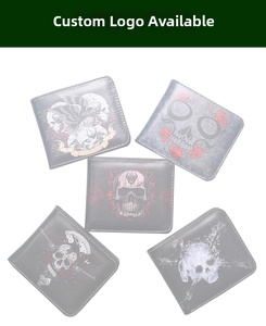 Selezione di portafogli sottili bifold con varie stampe artistiche di teschi su pelle grigia