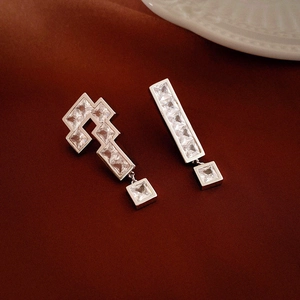 Asymmetric zircon earrings with exclamation and question marks on red leather