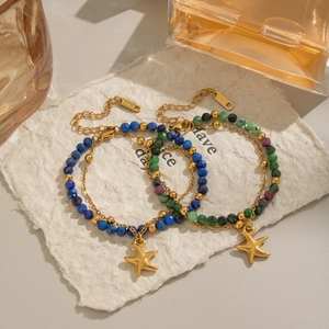 Bracciale a doppio strato con pietre naturali, ciondolo a stella marina in oro 18 carati