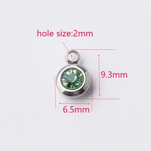 Pendentif en acier inoxydable de 6,5 mm avec pierre verte et mesures détaillées