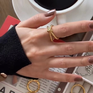 French retro gold twisted knot ring for women with double band braid design
