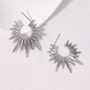 Silberne Sonnenstrahl-Ohrstecker aus 18k vergoldetem Edelstahl mit Starburst-Design