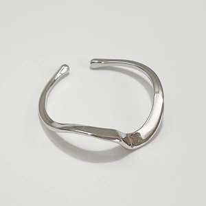 925 sterling silver Mobius ring with minimalist wavy design and polished mirror finish