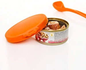 Orange silicone pet food can lid and spoon set sealing a 70g grain-free cat food tin