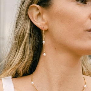Elegant 18K gold plated titanium ear threaders with freshwater pearls for women