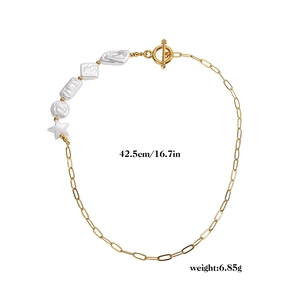 Detailed view of the 42.5cm pearl necklace with star pendant and gold toggle clasp