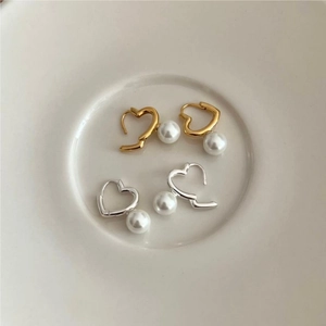Minimalist 925 sterling silver heart pearl drop earrings in gold and silver finish