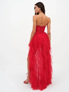 Robe bustier rouge sexy en tulle avec ourlet asymétrique et détails en dentelle
