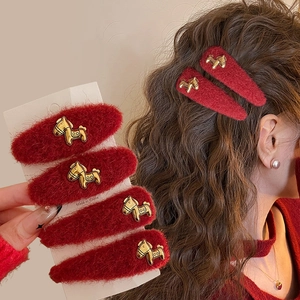 Molletta per Capelli Vintage in Peluche di Lana Rossa Con Ciondolo a Forma di Cavallo d'Oro Elegante Clip BB per il Capodanno Cinese Accessori per Capelli Invernale