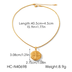Dimensions détaillées du collier médaillon en or 18K avec longueur de chaîne et pendentif
