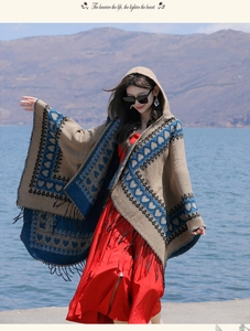 Ethnic style hooded shawl with heart patterns and tassels for travel photography
