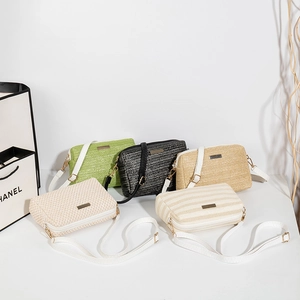 Women Woven Shoulder Crossbody Bag Small Square Straw Texture Handbag With Adjustable Strap Zipper Closure