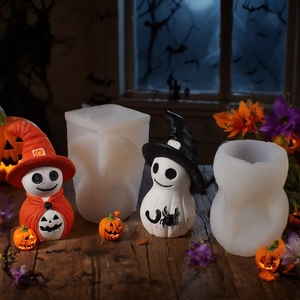 Détail du moule en silicone fantôme avec des figurines de fantômes à chapeau et citrouilles