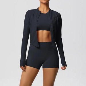 Détails de l'ensemble de sport 3 pièces pour femme avec veste ajustée, brassière et short