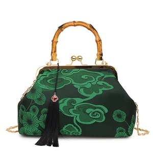 Klassische chinesische Stickerei-Handtasche mit Bambusgriff und grünen Wolkenmustern