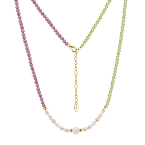 Collier en argent S925 avec lépidolite, péridot et perles d'eau douce sur fond blanc
