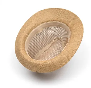 Détail de la doublure en maille respirante et de la bande anti-sueur du chapeau de paille