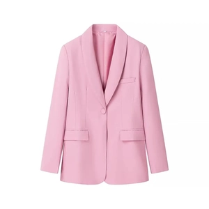 Dettaglio blazer rosa da donna con rever a dente e chiusura a bottone singolo