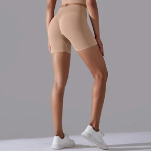 Vue arrière du short de yoga sans couture taille haute montrant l'effet galbant