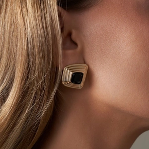 Boucles d'oreilles géométriques en acier inoxydable doré 18k avec pierre carrée noire