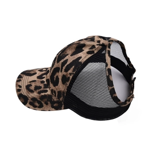 Berretto da baseball leopardato per donna con foro per coda di cavallo e retro in rete