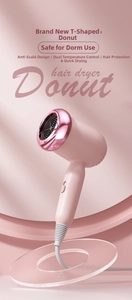 Asciugacapelli da viaggio rosa con design cavo a T e dettagli in oro rosa raffinati