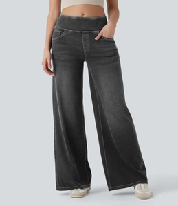 Detailansicht der dunkelgrauen Jeans mit hoher Taille, weitem Bein und Seitentaschen
