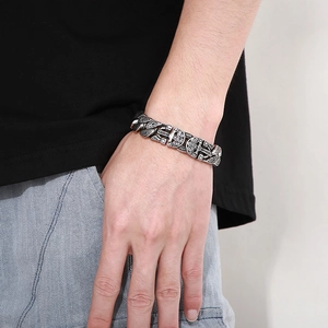 Bracciale punk vintage in argento con motivi egizi del faraone e croce da uomo