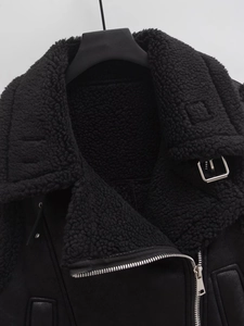 Gilet pour femme en peau de mouton synthétique noire avec fermeture éclair métal