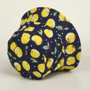 Chapeau bob bleu foncé à motif de fruits jaunes et pois blancs pour protection solaire extérieure