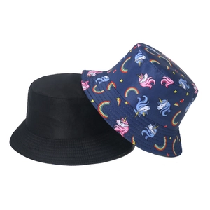 Chapeaux de soleil pour enfants noir et bleu avec licornes arc-en-ciel et étoiles