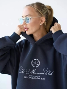 Detail of the letter print on a navy blue oversized hoodie for a streetwear style look