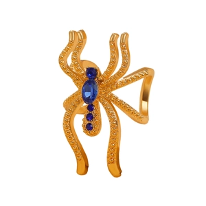 Détails de la bague araignée punk avec strass bleus et pattes dorées perlées