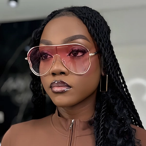 Lunettes de soleil bouclier sans monture avec verres dégradés roses et bord ondulé