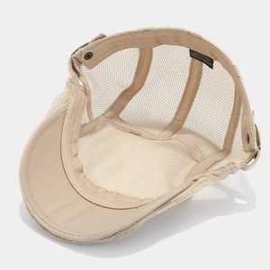 Atmungsaktive Netz-Baskenmütze in Beige aus Baumwolle mit verstellbarer Metallschnalle