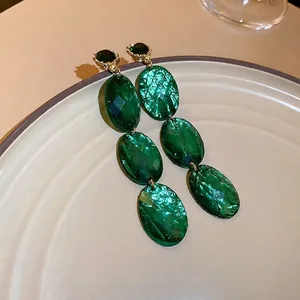 Boucles d'oreilles vintage en cristal vert émeraude ovale avec monture dorée chic