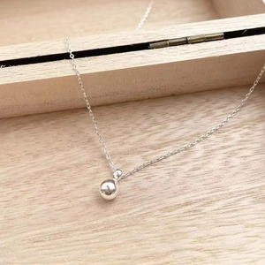 Minimalist S925 sterling silver gourd pendant necklace with smooth silver spheres
