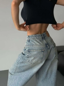 Vaqueros de cintura alta azul claro para mujer con corte holgado y acabado lavado vintage