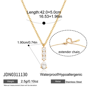 Gedetailleerde afmetingen van gouden roestvrijstalen ketting met zirkoon hanger