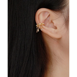Elegant gold-plated s925 silver ear cuff with tassel fringe and cubic zirconia crystals