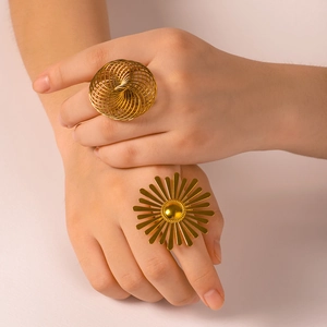 Fashionable 18K gold plated sunflower hollow ring with spiral geometric design for women