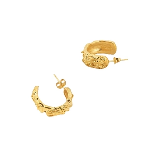 Vintage gold C-shape irregular fold earrings with lava texture for a minimalist look