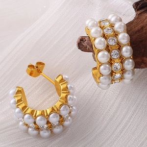 Chic gold-plated C-shape hoop earrings with white pearls and sparkling cubic zirconia
