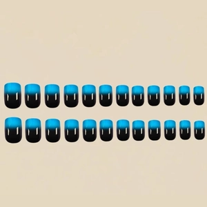 Lot de 24 faux ongles brillants avec dégradé bleu et noir sur fond beige minimaliste