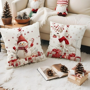 Weihnachtliche Kissenbezüge mit Schneemann und Hirsch Leinenprint auf Pelzteppich