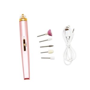 Kit lima elettrica per unghie 5 in 1 rosa con 5 punte e cavo di ricarica USB su bianco